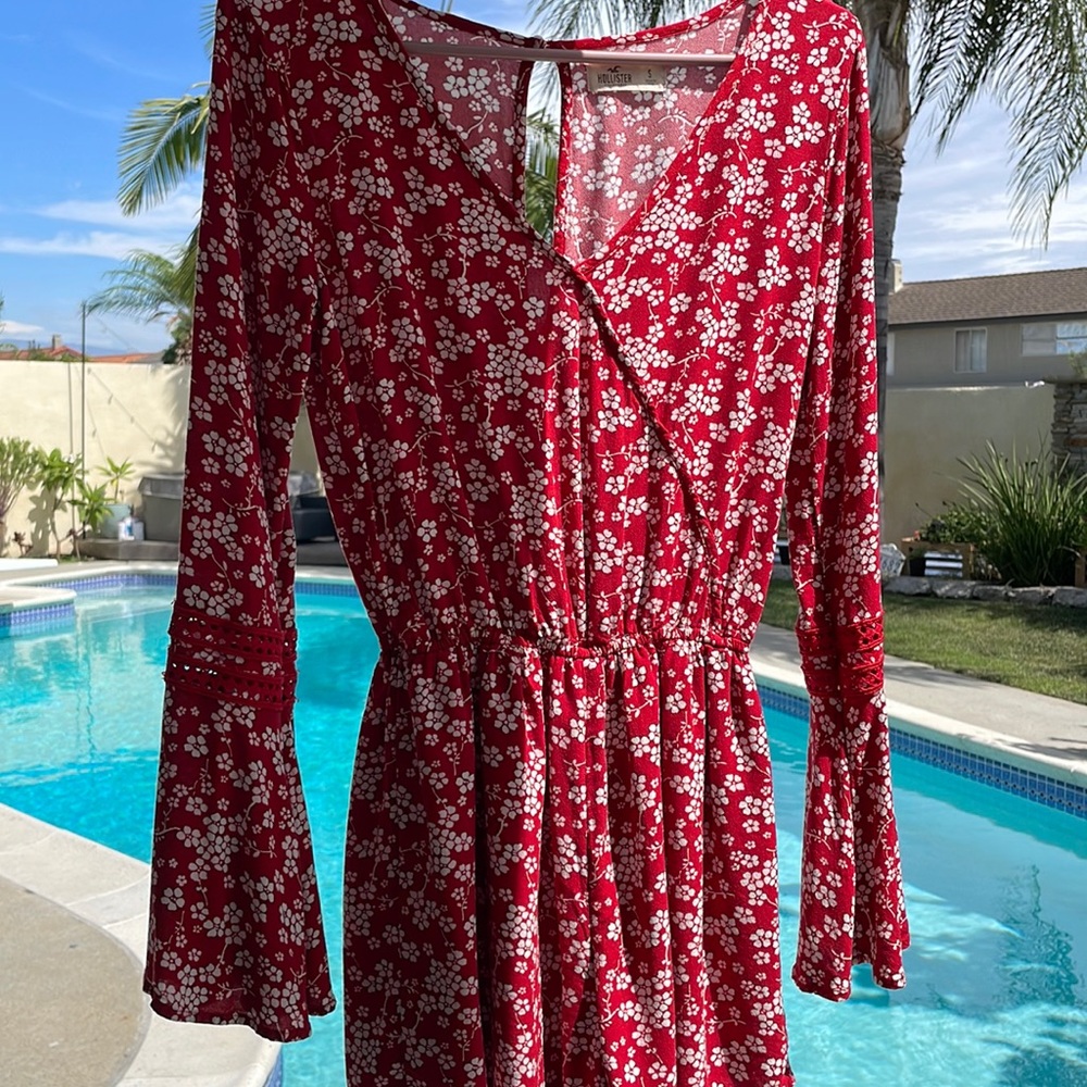 Hollister Red floral romper with 3/4 sleeves |Size Small
